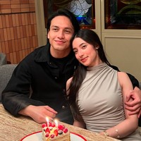Jefri tampil mesra dengan Ameera di hari spesialnya itu. Terlihat keduanya yang menghabiskan waktu bersama dengan dinner di sebuah restoran. Foto: Instagram/@jefrinichol