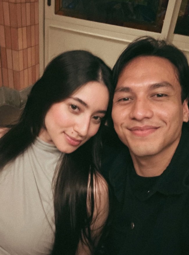 Tak hanya Jefri, Ameera juga mengunggah kebersamaan keduanya ke Instagram. 6 but forever my baby, tulisnya. Foto: Instagram/@jefrinichol