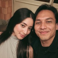 Tak hanya Jefri, Ameera juga mengunggah kebersamaan keduanya ke Instagram. 6 but forever my baby, tulisnya. Foto: Instagram/@jefrinichol