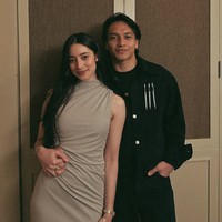 Ameera sendiri diketahui lahir pada 8 Desember 2000. Saat ini usianya menginjak 24 tahun. Tak banyak yang tahu jika Ameera merupakan adik dari Noor Nabila, mantan istri Engku Emran. Foto: Instagram/@jefrinichol