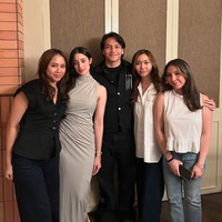 Berambut panjang dan memilki tubuh langsing, tak sedikit yang memuji penampilan Ameera. Ditambah dengan paras cantiknya, tak heran jika pesona Ameera mampu memikat Jefri Nichol. Foto: Instagram/@jefrinichol