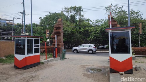 Kantong parkir nontunai di Pantai Kuta atau sebelah skateboard Pantai Kuta belum beroperasi, Kamis (16/1/2025). (Ahmad Firizqi)