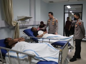 Kapolres Tangsel Jenguk Polisi Korban Penyiraman Air Keras di Pamulang