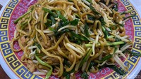 Menu yang paling favorit di sini itu Bakmi Goreng. Ditumisnya pakai kucai, sudah ada sejak tahun 1923. Sampai sekarang masih favorit. Foto: detikFood