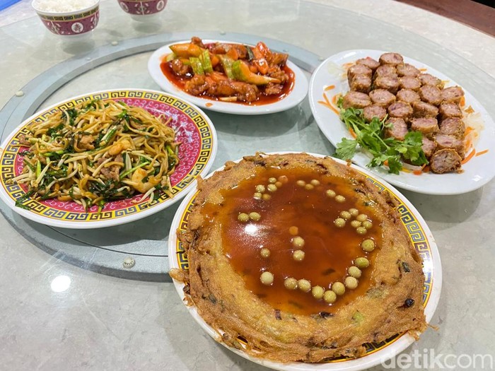 Kelezatan Ngohiong dan Fuyunghai Hakka di Siauw A Tjiap yang Bertahan 102 Tahun  Kelezatan Ngohiong dan Fuyunghai Hakka di Siauw A Tjiap yang Bertahan 102 Tahun
