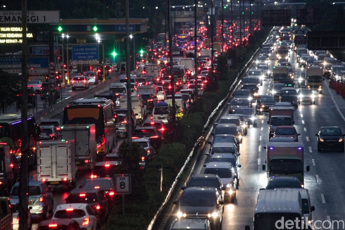 Pemerintah bakal mewajibkan semua kendaraan bermotor harus memiliki asuransi Third Party Liability (TPL) atau tanggung jawab hukum pihak ketiga. Apa itu?