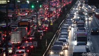 Program Asuransi Wajib yang dimaksud di antaranya mencakup asuransi tanggung jawab hukum pihak ketiga (third party liability) terkait kecelakaan lalu lintas, asuransi kebakaran, dan asuransi rumah tinggal terhadap risiko bencana. 