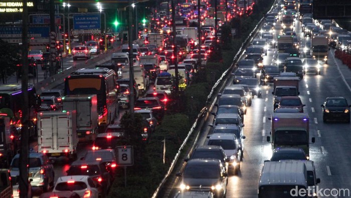 Kendaraan Bermotor Bakal Wajib Punya Asuransi TPL Pemerintah bakal mewajibkan semua kendaraan bermotor harus memiliki asuransi Third Party Liability (TPL) atau tanggung jawab hukum pihak ketiga. Apa itu?