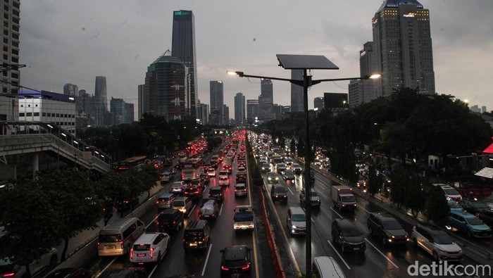 Pemerintah bakal mewajibkan semua kendaraan bermotor harus memiliki asuransi Third Party Liability (TPL) atau tanggung jawab hukum pihak ketiga. Apa itu?