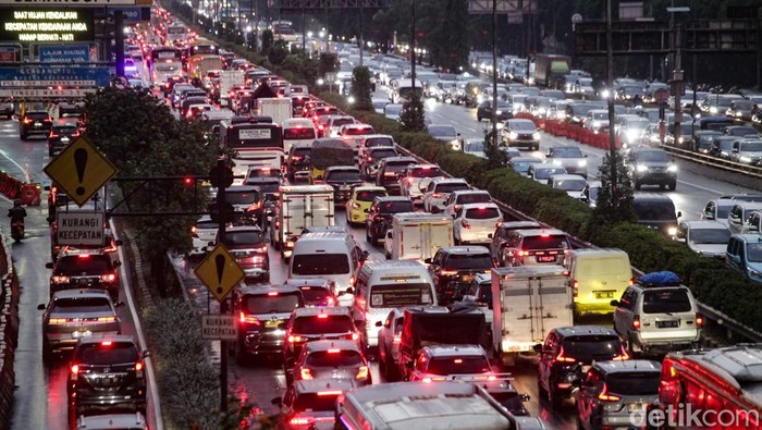 Pemerintah bakal mewajibkan semua kendaraan bermotor harus memiliki asuransi Third Party Liability (TPL) atau tanggung jawab hukum pihak ketiga. Apa itu?