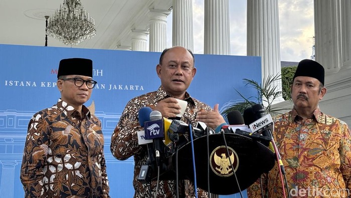 Kepala Badan Gizi Nasional (BGN), Dadan Hindayana (tengah). (Firda Cynthia Anggrainy/detikcom).