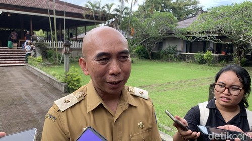 Plt Bapenda Bali I Wayan Budiasa di kantor DPRD Bali beberapa waktu lalu.