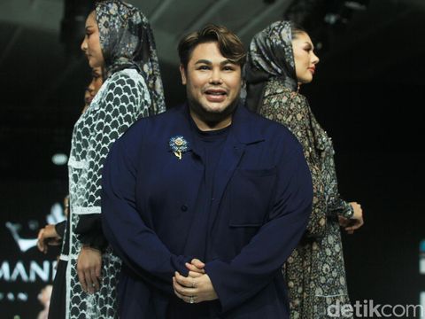 Koleksi Mandjha Hijab by Ivan Gunawan di Acara Garis Poetih 2025