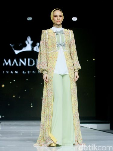 Koleksi Mandjha Hijab by Ivan Gunawan di Acara Garis Poetih 2025