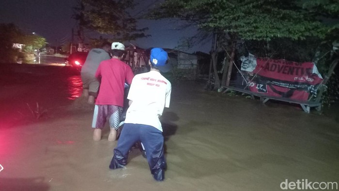 Kondisi banjir di Desa Dawuan, Kabupaten Cirebon