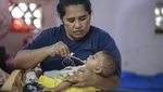 Melihat Kondisi Pengungsi Erupsi Gunung Ibu