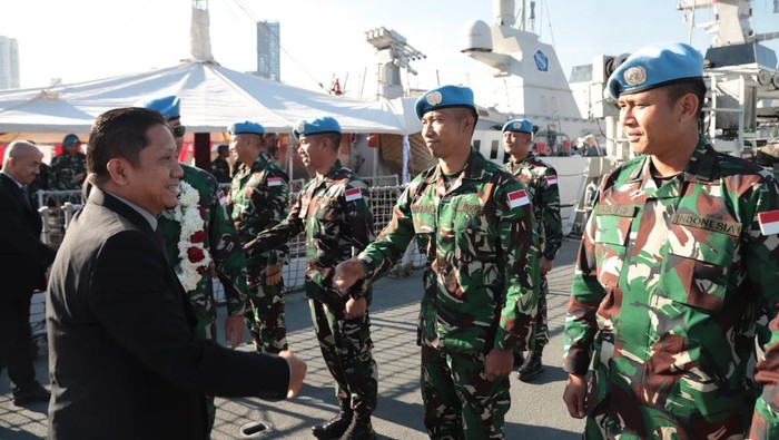 KRI Sultan Iskandar Muda-367 (KRI SIM-367) tiba di Dermaga No.4, Beirut, Lebanon, Rabu (15/1). Begini potretnya.