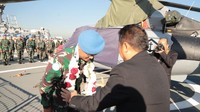 Dansatgas MTF TNI XXVIII-P menerima pengalungan bunga dari KUAI KBRI Lebanon sebagai simbol ungkapan selamat datang di daerah misi Lebanon. Dilanjutkan dengan kegiatan pertukaran informasi terkait berbagai macam kegiatan yang akan dilaksanakan oleh KRI SIM-367 dan pengenalan situasi serta kondisi di daerah misi. 