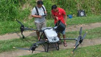 Drone tersebut akan digunakan untuk melakukan pemupukan sehingga hemat waktu dalam bertani serta upaya menciptakan pertanian organik di desa itu.  