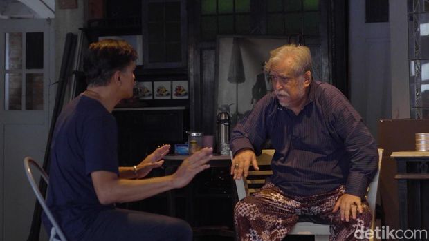 Latihan Pertunjukan Teater Dag Dig Dug di Sanggar Teater Populer, Kamis (16/1/2025).