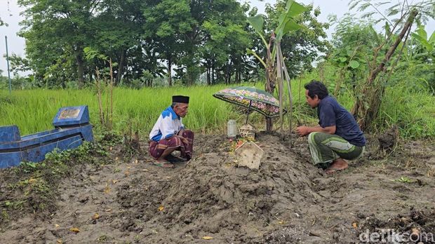 Makam pelajar di Lamongan yang dibunuh usai menolak cinta temannya
