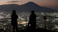 Wisatawan biasanya ramai mendatangi lokasi ini saat menjelang fajar.  
