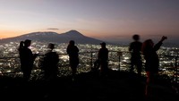 Titik pengamatan ini menjadi lokasi favorit wisatawan untuk menikmati panorama kota Soyapango.  