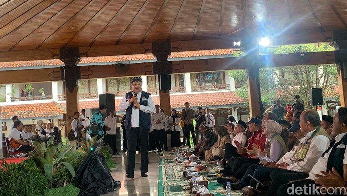 Mensos Saifullah Yusuf (Gus Ipul) dalam acara diskusi bersama pendamping pilar sosial di Pendopo Parasamsya, Kabupaten Sleman, Daerah Istimewa Yogyakarta (Mulia/detikcom)