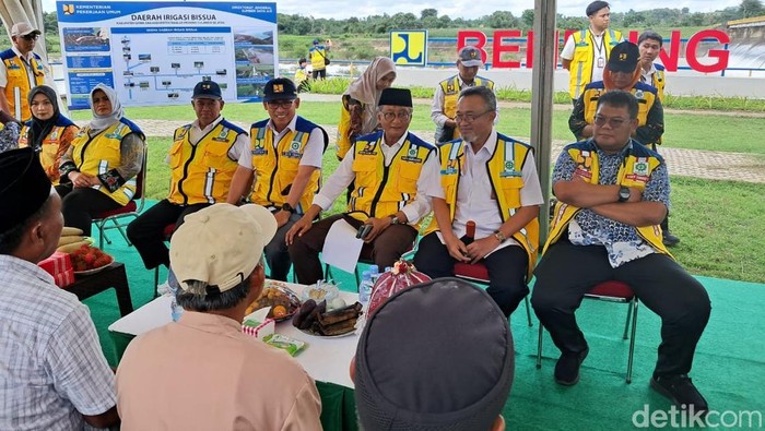 Menteri PU Dody Hanggodo meninjau Bendung Bissua Takalar.
