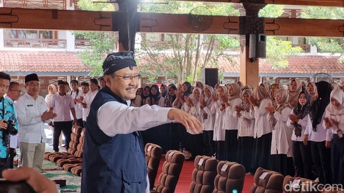 Menteri Sosial (Mensos), Saifullah Yusuf saat di Kabupaten Bantul, Jumat (17/1/2025).