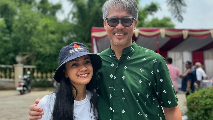 Ernest Cokelat menjadi Ketua RT di kompleksnya.