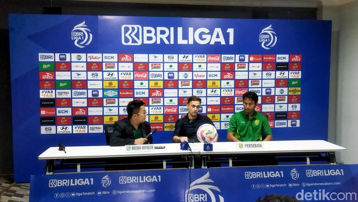 Pelatih Surabaya Paul Munster