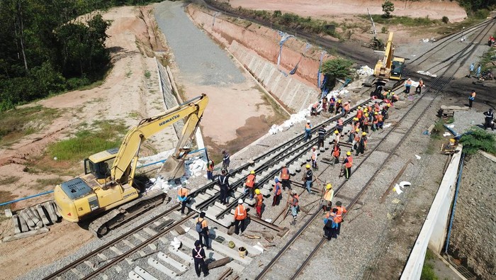 Pemasangan Wesel di Salah satu proyek KAI Properti di Sumatera Selatan