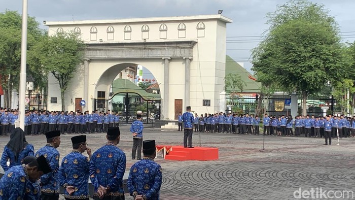 Para ASN di lingkungan Pemkot Semarang ikuti Upacara Hari Kesadaran Nasional di Balai Kota Semarang, Kelurahan Sekayu, Kecamatan Semarang Tengah, Rabu (15/1/2025).