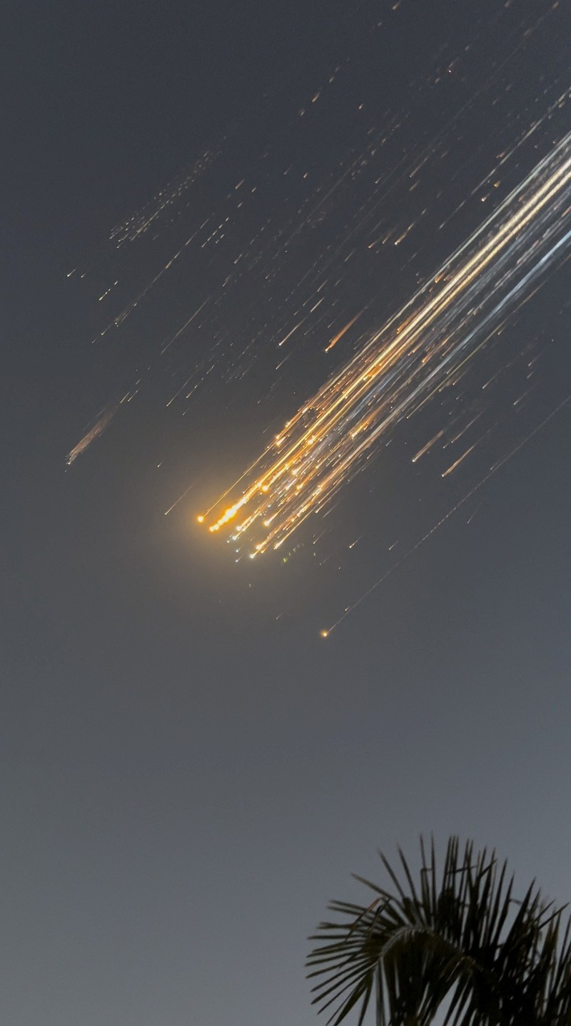 Orange balls of light fly across the sky as debris from a SpaceX rocket launched in Texas is spotted over Turks and Caicos Islands, January 16, 2025 in this screen grab obtained from social media video. Marcus Haworth@marcusahaworth/via REUTERS  THIS IMAGE HAS BEEN SUPPLIED BY A THIRD PARTY. MANDATORY CREDIT. NO RESALES. NO ARCHIVES.     TPX IMAGES OF THE DAY