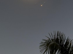 Video Puing-puing Starship SpaceX yang Meledak Jatuh Bak Hujan Meteor