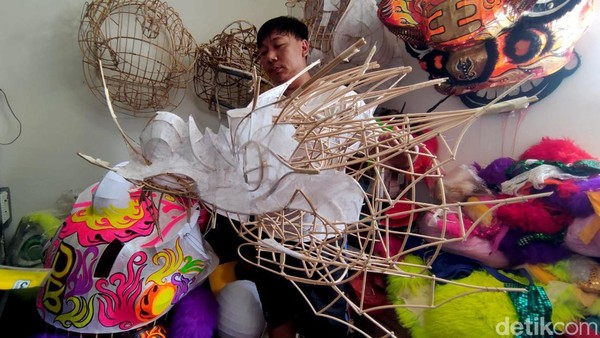 Jelang Imlek Perajin Barongsai di Sidoarjo, Kebanjiran Pesanan