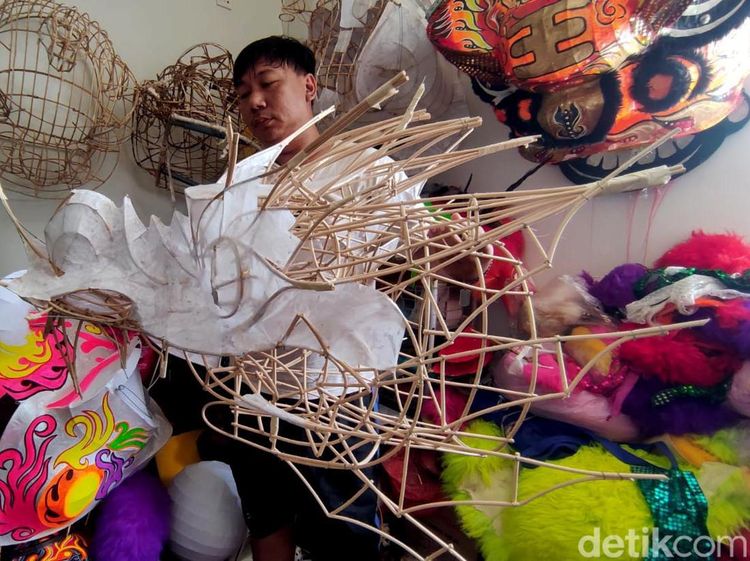 Jelang Imlek Perajin Barongsai di Sidoarjo, Kebanjiran Pesanan