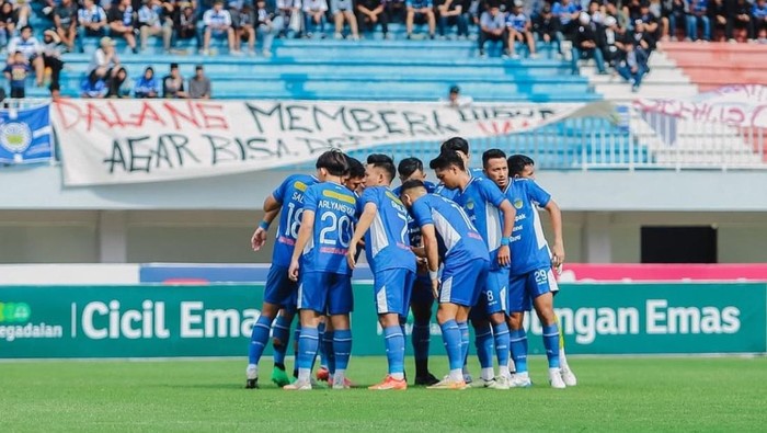 Penggawa PSIM Jogja saat menjamu Persiku Kudus di Stadion Mandala Krida, Kota Jogja, Sabtu (11/1/2025).