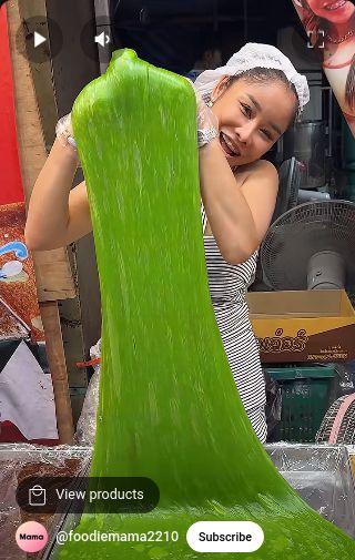 penjual cantik di Thailand tawarkan coconut milk candy