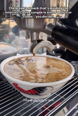 Nyeleneh! Ada Sajian Bubur dengan Disiram Espresso, Mau Coba?