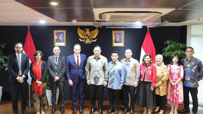 Indonesia menjalin kerja sama dengan Prancis dalam mendukung pembangunan transportasi dan infrastruktur berkelanjutan. Kerja sama ini menjadi bagian dari upaya mencapai visi Rencana Pembangunan Jangka Menengah Nasional (RPJMN) 2025-2029.
