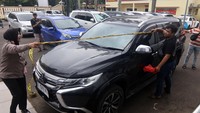 Satreskrim Polres Bogor berhasil menangkap empat pelaku sindikat perampok spesialis rumah mewah yang beroperasi di wilayah Bogor serta Palembang dan mengamankan dua minibus Mitsubishi Pajero bernopol B 1588 NZH dan Toyota Inova bernopol BG 1871 IA. 