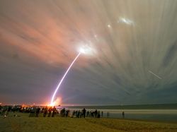 Roket Milik Jeff Bezos Akhirnya Meluncur, Siap Saingi SpaceX Elon Musk