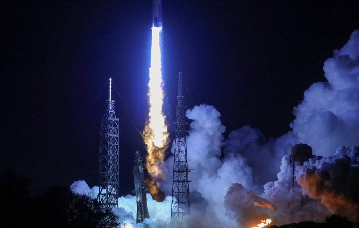 A Blue Origin New Glenn rocket lifts off on its inaugural launch at the Cape Canaveral Space Force Station in Cape Canaveral, Florida, U.S., January 16, 2025. REUTERS/Steve Nesius