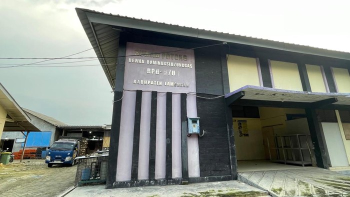 Rumah potong hewan unggas Dinas Peternakan dan Kesehatan Hewan Lamongan