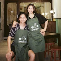 Gosip tersebut sempat mereda ketika pada November 2024 keduanya merayakan anniversary kedua restoran bakmi mereka. Keduanya tampak kompak melayani pelanggan saat itu. Foto: dok. Instagram