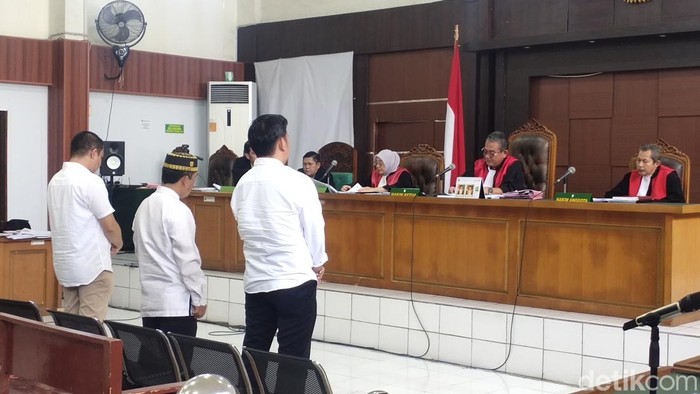 Sidang vonis kasus internet desa Muba.
