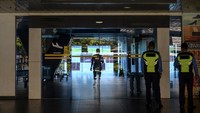 Rencana pembukaan kembali rute penerbangan di Bandara Husein Sastranegara menimbulkan pertanyaan besar tentang nasib Bandara Internasional Jawa Barat (BIJB) Kertajati di Majalengka.  