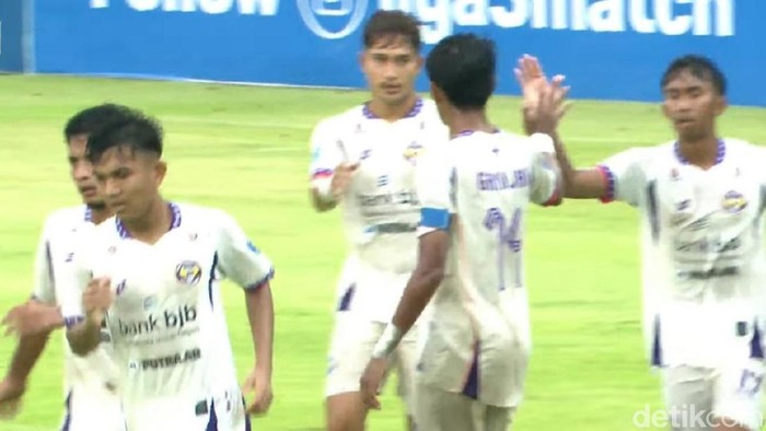 Tangkapan Layar. Pemain PSGC Ciamis merayakan gol.